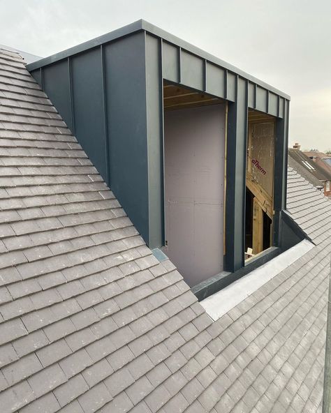 Locklineroofing Ltd on Instagram: “Prefa anthracite looks cool with the sash windows 🔲 @metalsolutions @prefaeurope . . .…” Mansard Roof Modern, Loft Conversion Roof, Attic Master Suite, Dormer Loft Conversion, Loft Windows, Dormer Window, Dormer Roof, Roof Windows, Apex Roof