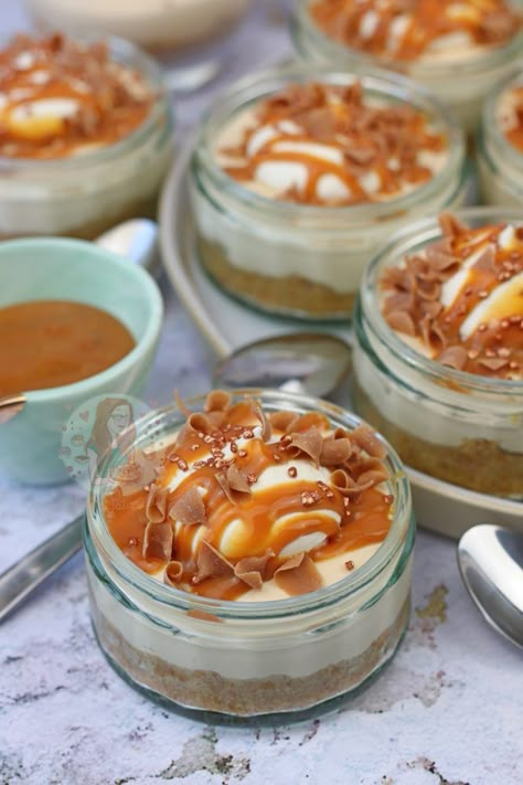 Salted Caramel Cheesecake Pots - Jane's Patisserie Cheesecake Pots, Mason Jar Cheesecake, Mason Jar Desserts Recipes, Individual Cheesecakes, Pots Ideas, Janes Patisserie, Mason Jar Desserts, No Bake Lemon Cheesecake, Biscoff Cheesecake