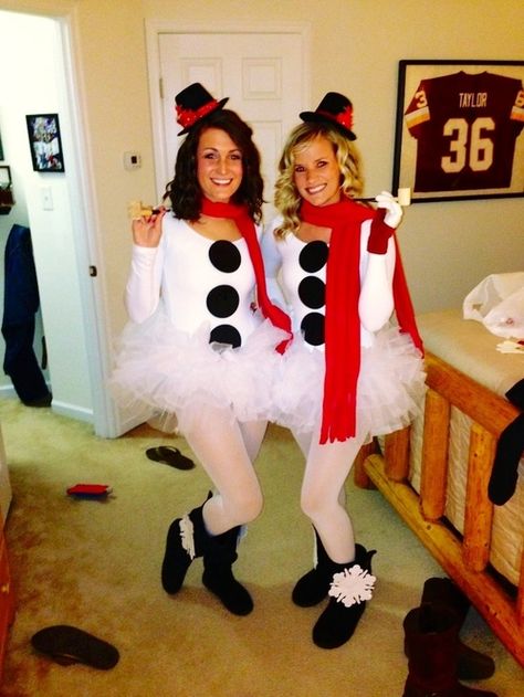 10 Homemade Christmas Costumes Christmas Character Costumes, Diy Christmas Outfit, Christmas Costume Ideas, Christmas Costumes Women, Snowman Costume, Ugly Sweater Ideas, Xmas Costumes, Christmas Dress Up, Diy Ugly Christmas Sweater