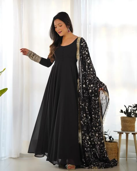 Black Anarkali Dress, Cotton Pent, Black Anarkali Suits, Suits For Women Indian, Anarkali Suits Designer, Anarkali Designs, Black Anarkali, Georgette Anarkali Suits, Georgette Anarkali