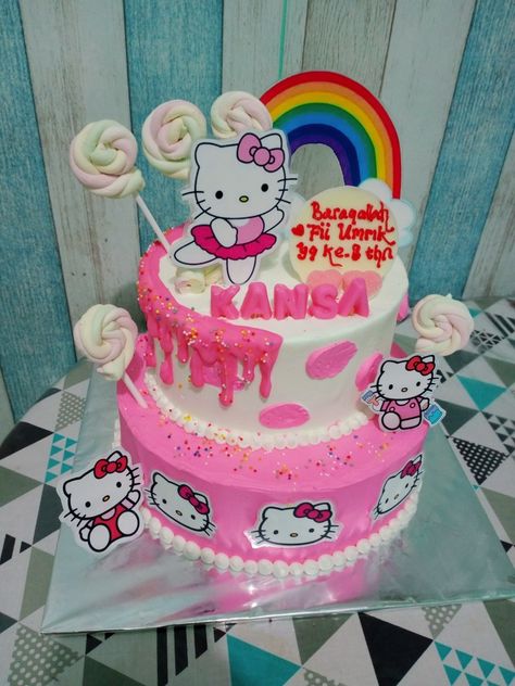 Cake Kartun, Kue Hello Kitty, Kitty Birthday Cake, Hello Kitty Birthday Cake, Circle Cake, Kitty Cake, Hello Kitty Cake, Hello Kitty Birthday, New Cake