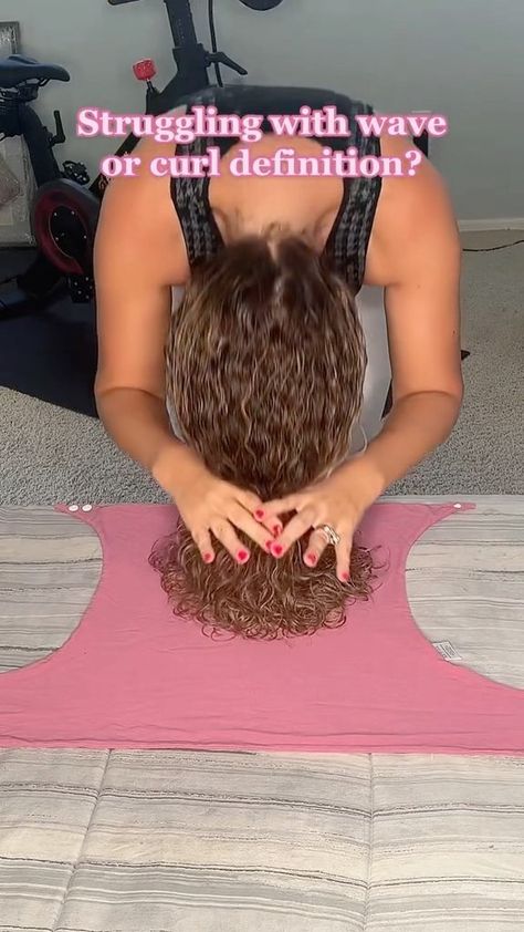 What is plopping? Hair plopping is a heat-free hair drying technique for curly-haired people. It is a technique that you can use after… | Instagram Wet Plopping Technique, Curly Hair Towel Wrap, Tshirt Hair Towel Diy, Diy Hair Plopping Towel, Plopping Hair With Tshirt, Hair Plopping Towel Pattern, Hair Plopping Before And After, Hair Plopping Overnight, How To Wrap Your Hair In A Tshirt