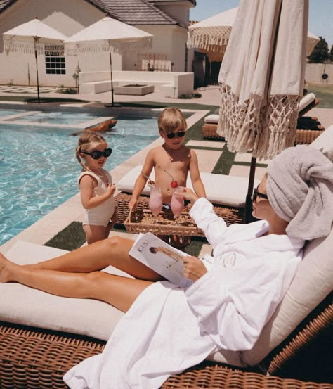 The Pool Day Finds You Need for Your Kid's - Inspired By This Family Love Aesthetic, Dream Life Aesthetic Family, Future Family Goals, Ragnor Fell, Ideal Family, Office Girl, Pool Life, Luxury Family, Future Mommy