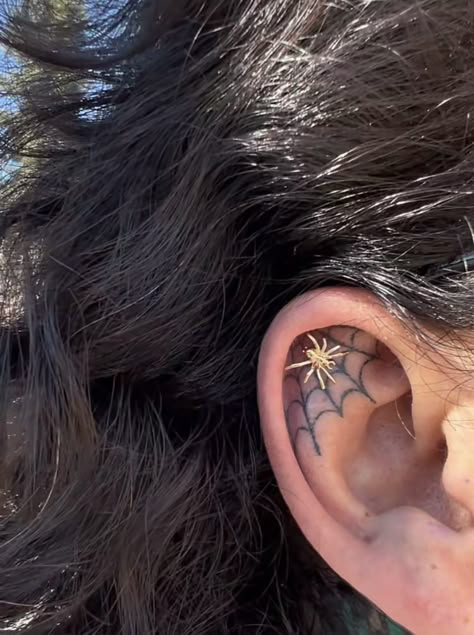 Spider Web In Ear Tattoo, Ear Web Tattoo, Spider Web Behind Ear Tattoo, Gothic Ear Tattoo, Interactive Tattoo Ideas, Spider Head Tattoo, Spider Web Ear Tattoo, Spider Ear Tattoo, Scary Small Tattoos