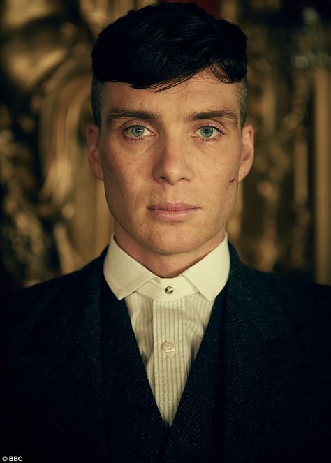 'Cillian Murphy's cheekbones deserve their own spin-off series': Peaky Blinders third series returned with a bang on Thursday, and  fans only had eyes for the show's leading man, Cillian Murphy Thomas Shelby Haircut, Peaky Blinders Season 5, Estilo Gangster, Peaky Blinders Season, Peaky Blinders Characters, Peaky Blinders Wallpaper, Peaky Blinders Thomas, Peaky Blinders Tommy Shelby, Cillian Murphy Peaky Blinders