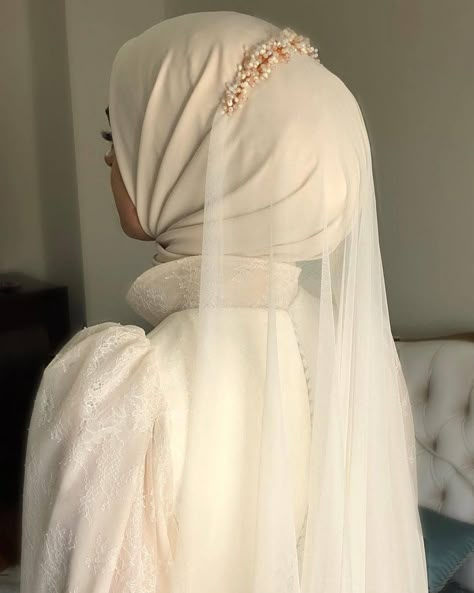 Wedding Hijab Styles, Bridal Hijab Styles, Muslim Wedding Gown, Baju Kahwin, Nikah Outfit, Minimal Wedding Dress, Muslimah Wedding Dress, Nikah Dress, Estilo Hijab