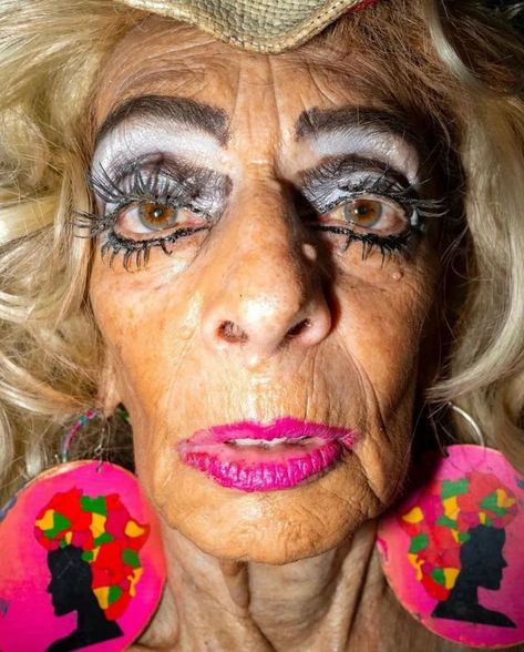 Ugly Makeup, Funny Mugshots, Ugly Hair, Ugly Photos, Funny Face Photo, Funny Old People, Bad Makeup, Makeup Humor, Grandma Fashion