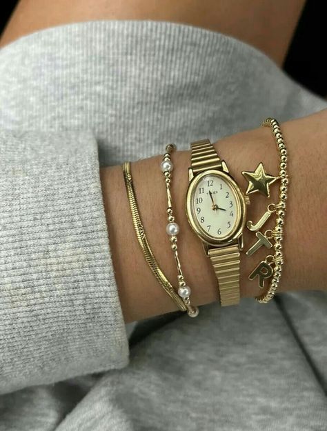 not mine Stacks Of Jewelry, Classy Bracelet Stack, Lots Of Gold Jewelry, Cool Girl Jewelry, Jewllery Post, Gold Jewelry Aesthetic Rings, Gold Jewelry Stack, Jewelry Aesthetic Photography, Jewelry Inspo Gold