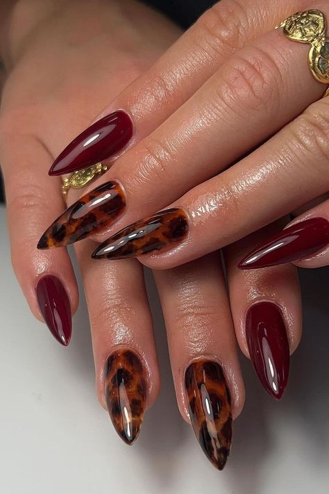 51 Cute Tortoise Shell Nails for Year Round Tortie Nail Inspo Maroon Nail Inspiration, French Fancy Nails, Nail Designs Tortoise Shell, Black And Tortoise Shell Nails, French Tip And Full Nail, Maroon Leopard Nails, Matte Tortoise Nails, Tortoise Shell And Burgundy Nails, Tortie Shell Nails