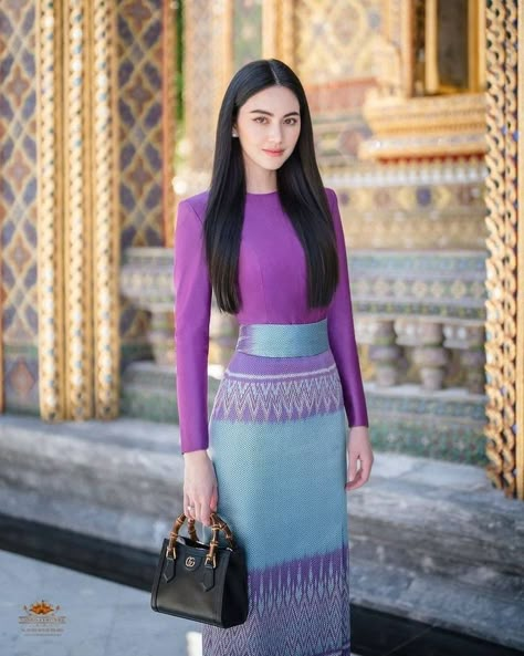 Burma Dress, Modern Filipiniana Dress, Thai Dresses, Thai Silk Dresses, Burmese Dress, Davika Hoorne, Traditional Thai Clothing, Thai Fashion, Burmese Clothing