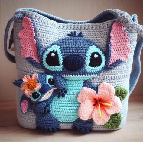 Bag Crochet Lilo And Stitch Pattern - Crafts of the Mommy Disney Crochet Patterns, Diy Crochet Bag, Crochet Dog Patterns, Crochet Disney, Crochet Pouch, Cozy Crochet, Crochet Handbags Patterns, Haken Baby, Crochet Purse Patterns