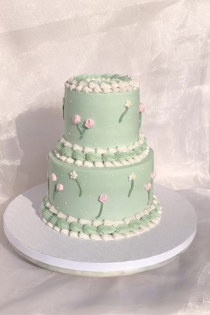 Two Tiers Cake Design, Sage Green 2 Tier Cake, Two Tier Sage Green Cake, Turning 20 Birthday Cake, Simple Tiered Cake, Cake Designs Two Tier, Bridgerton Cake Ideas, Two Layer Cake Designs, 3 Tier Cake Ideas