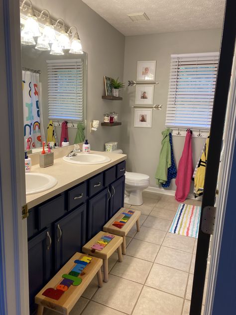 Unisex Kids Bathroom Ideas, Behr Dolphin Fin, Girls Shared Bathroom, Boy Bathroom Ideas, Bathroom Designs 2023, Gender Neutral Kids Bathroom, Dolphin Fin, Kids Bathroom Colors, Boys Bathroom Decor