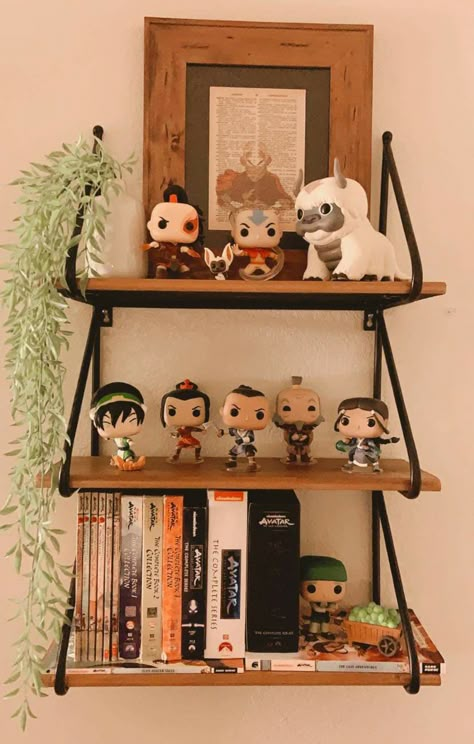 Nerd Decor Home, Subtle Nerd Decor, Nerdy Room Decor, Geek Room Decor, Nerdy Bedroom, Nerdy Room, Funko Display Ideas, Nerdy Decor, Nerd Decor