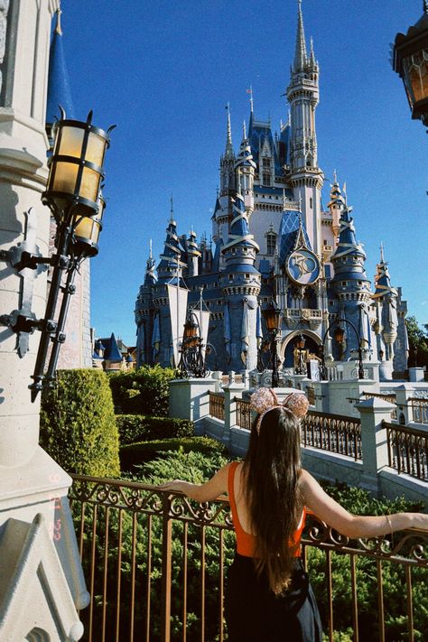 Disney photo, castle, Walt Disney World, Magic Kingdom Disney Magic Kingdom Pictures, Disney California Photo Ideas, Magic Kingdom Photos, Disney Photo Ideas Magic Kingdom, Disneyworld Orlando Florida, Pictures To Take At Disney World, Disney Aesthetic Photos, Walt Disney World Photo Ideas, Disney Pics Ideas