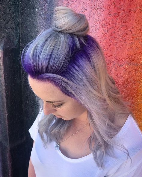 Blue Shadow Root Blonde, Violet Roots Blonde Hair, Colored Shadow Root, Purple Shadow Root Blonde Platinum, Purple Shadow Root Black Hair, Purple Roots Hair, Dark Purple Roots Light Purple Ends, Purple Root Smudge, Purple Roots Brown Hair