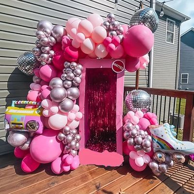 Barbie Decorations, Barbie Pool Party, Pink Balloon Garland, Barbie Bday, Barbie Party Decorations, Barbie Theme Party, Fest Temaer, Girls Party Decorations, Barbie Birthday Party