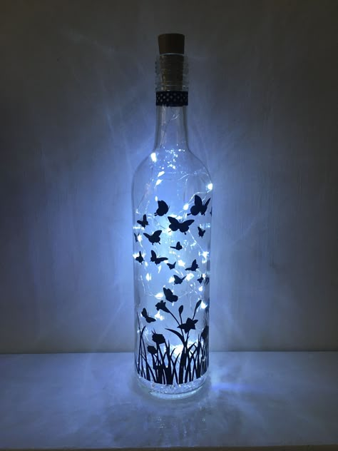 Glass Painting Ideas For Beginners, Glass Bottle Decor, Glass Painting Ideas, Painted Glass Bottles, Hand Painted Wine Bottles, Light Up Bottles, Empty Wine Bottles, Glass Bottle Diy, Small Glass Bottles