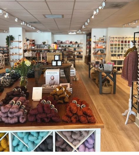 Yarn Shop Interior, Yarn Store Display Ideas, Yarn Display, Crafty Fox, Yarn Store, Store Displays, Shop Ideas, Yarn Shop, Shop Display