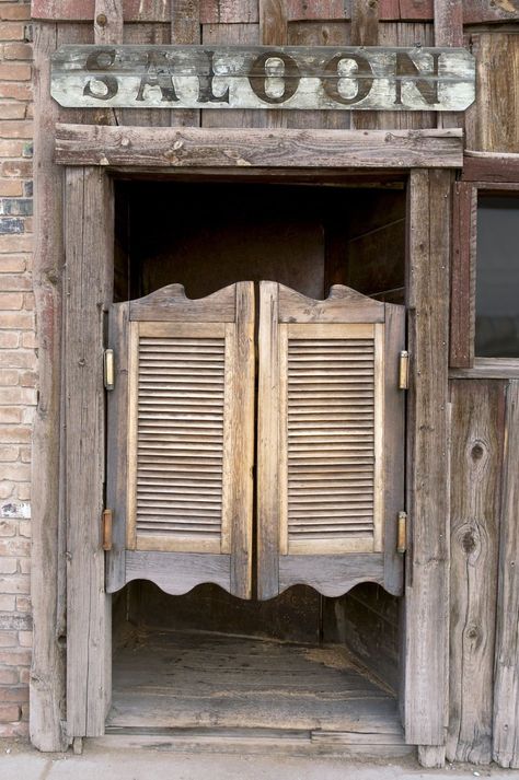 Modern Western Home Decor, Saloon Decor, Old West Saloon, Saloon Doors, Old Western Towns, Western Bar, Cowboys Bar, Old Wood Doors, Western Saloon