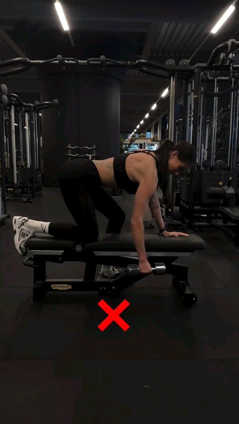 🏋️‍♂️Learn how to target your upper back and engage those lats for maximum gains. Gym Workout Plan For Women, Gym Antrenmanları, Gym Crush, Running Program, Leg Day Workouts, Workout Plan For Women, Workout Plan Gym, Legs Workout, Back Workout