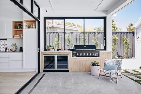 Breathtaking new Hamptons style home in Melbourne's south east - The Interiors Addict New Hamptons Style, Hamptons Style Homes, Hamptons Style Home, Outdoor Bbq Area, Dirty Kitchen, Indoor Outdoor Kitchen, Outdoor Bbq Kitchen, Outdoor Kitchen Ideas, Small Space Design