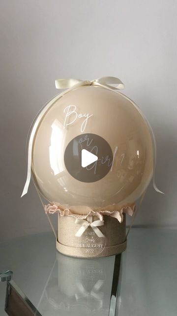 Panache Events on Instagram: "🤍gender reveal🤍 . . . This is a great way to find out if it’s a boy or girl. Pop the balloon to reveal what colour the outfit inside is. Add a personalised acrylic disc with the expected date of arrival or wording of your choice. . . . #genderrevealballoon #genderrevealideas #genderrevealparty #genderreveals #baby #mum #pregnancyannouncement #pregnant #announcement #boyorgirl #boy #girl #baby #uk #london #england #smallbusinessuk #smallbusinesses #pop #balloonsforalloccasions #surprisebox #surprise #gift #giftideas #giftbox" Pop Me Balloon Gift Ideas, Gender Revelation Ideas, Gender Reveal Box Ideas, Baby Reveal Photoshoot, Baby Announcement Gift Ideas, Gender Reveal Decorations Ideas, Gender Reveal Ballon, Ways To Reveal Baby Gender, Cool Pregnancy Announcement