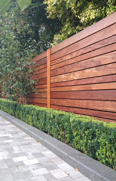 Garden Fence Design, Gard Modern, Pagar Modern, Cheap Privacy Fence, Moderne Have, Fence Design Ideas, Wood Fence Design, Modern Fence Design, Privacy Fence Designs