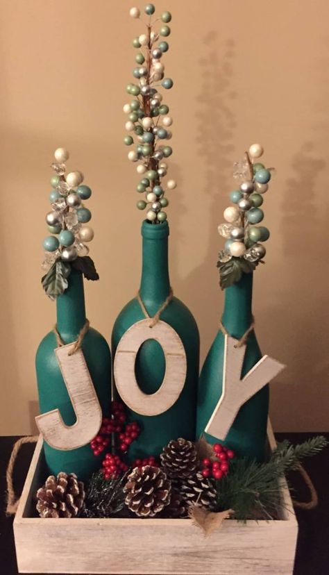 Christmas Wine Bottle Crafts, Diy Wine Bottle Crafts, Diy Wine Bottle, Wine Bottle Crafts Christmas, Christmas Wine Bottles, Wine Bottle Art, Wine Bottle Diy Crafts, Painted Wine Bottles, Diy Bottle Crafts