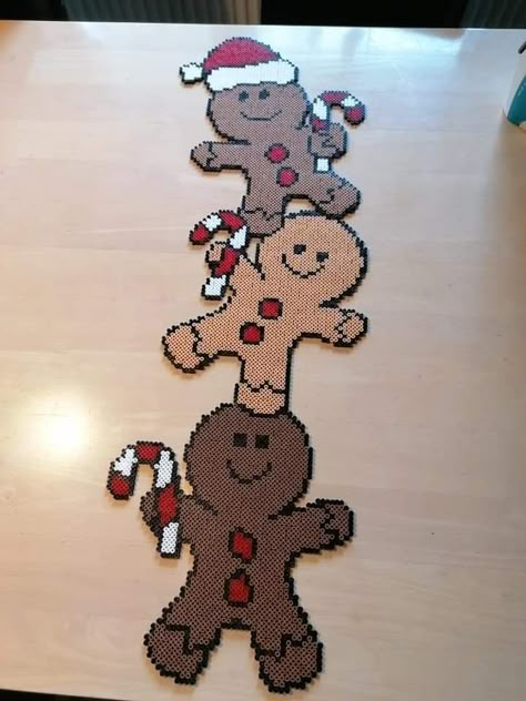 Gingerbread Man Perler Beads, Hama Christmas Pattern, Perleplader Ideas Diy, Perleplader Ideas Jul, Hama Beads Patterns Christmas, Perleplader Ideas, Jul Perler, Christmas Perler Bead Patterns, Christmas Hama Beads