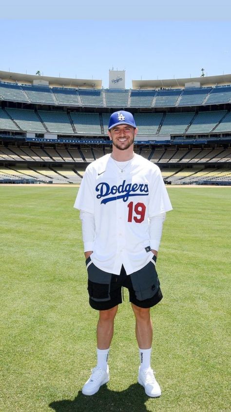 Dodgers Outfit, Baseball Jersey Outfit, Football Jersey Outfit, England Football Team, Soccer Boyfriend, Baseball Jersey Men, Mason Mount, Retro Football Shirts, Soccer Guys