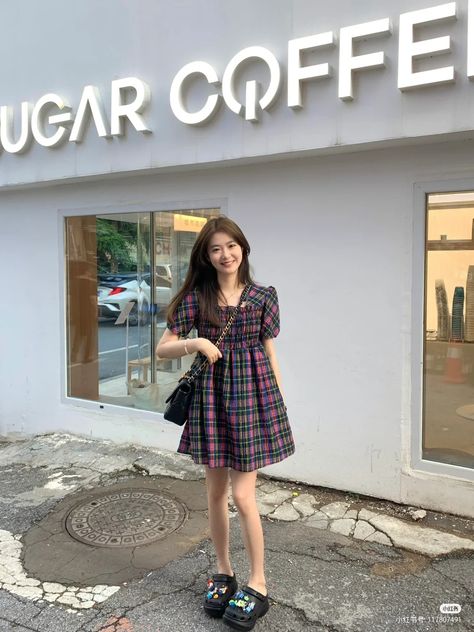 Ootd Shorts, Crocs Outfit, Korea Dress, Outfit Korean, Korean Casual Outfits, Baggy Style, Style Korea, Casual Day Outfits, Korean Fashion Trends