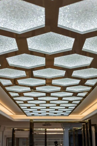 Geometric Lobby Ceiling Design Lobby False Ceiling Design, Contemporary Ceiling Design, Lobby Ceiling Design, Lobby Ceiling, Modern Lobby, Gypsum Ceiling Design, Hotel Lobby Design, Roof Ceiling, Interior Ceiling Design