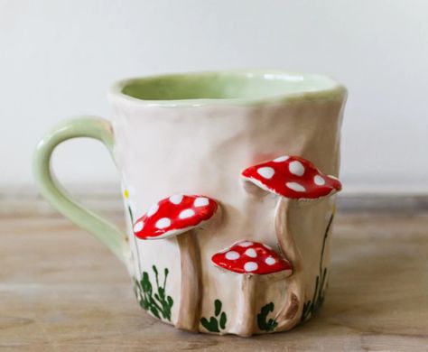 Clay Mugs Ideas, Pottery Ideas Mushroom, Clay Mug Ideas, Mushroom Pottery, Mug Painting Ideas Mushroom, Mushroom Mug Ceramics, Ceramic Mushroom Mug, Fairy Clay Mug, Mushroom Ceramic Mug