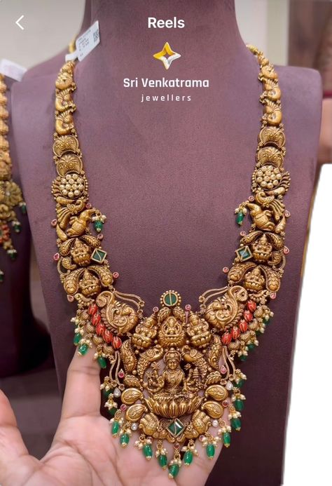 Bridal Antique Jewellery Sets, Long Haram Gold Jewellery Designs, Haaram Designs, Nakshi Jewellery, Casual Jewellery, Gold Haram Designs, Pretty Gold Necklaces, Temple Jewellery Earrings, Wedding Jewellery Designs