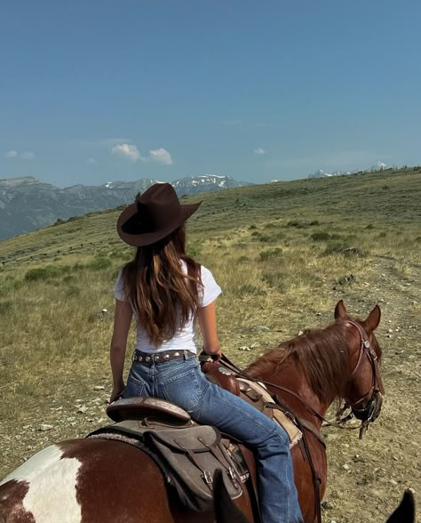 Lyla Sage, Jourdan Sloane, Miley Stewart Summer, Riding Aesthetic, Cowgirl Era, The Last Ride, Foto Cowgirl, Horseback Riding Outfits, Done And Dusted