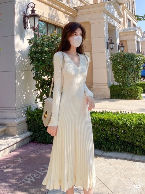 Elegant Romantic Style Outfit, Korean Dresses Elegant, Japanese Dress Outfit, Luxury Fitted Princesscore Dresses, Elegant Korean Outfit, Modest Elegant Outfits Classy, Korean Outfits Elegant, Princesscore Long Sleeve Fitted Dress, Fitted White Princesscore Dress