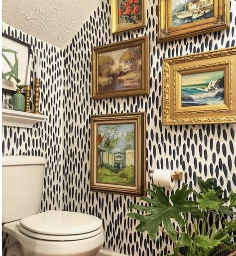 Wc Decoration, Makeover Kamar Mandi, Half Bathroom Decor, Powder Room Wallpaper, Powder Room Decor, Small Bath, Half Bathroom, Bathroom Ideas Modern, Powder Bath