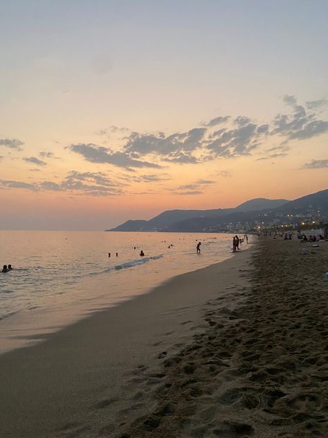 Autumn Beach Aesthetic, Sunset Walk Aesthetic, Beach Walk Aesthetic, Sophie Aesthetic, April Vibes, Heart Bones, Cousins Beach, Walking Club, Evening Vibes