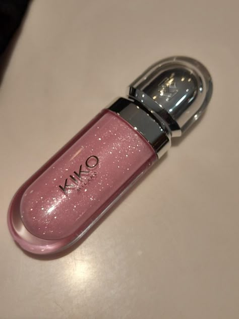 Lip Gloss Kiko, Kiko Milano Lipgloss, Lipgloss Aesthetic, Gloss Kiko, Pink Lip Gloss, Kiko Milano, Lip Glosses, Things I Want To Buy, I Like You