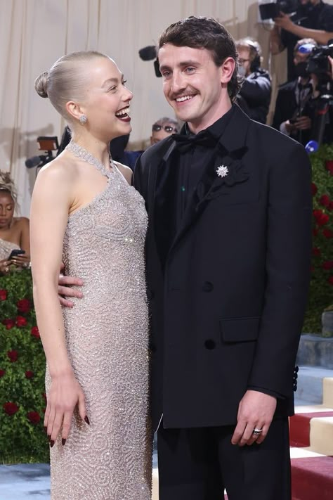 Phoebe Bridgers and Paul Mescal Met Gala 2022 Pictures Paul Mescal Phoebe Bridgers, Phoebe And Paul, Paul And Phoebe, Child Of Divorce, Daisy Edgar Jones, Paul Mescal, Relationship Timeline, Phoebe Bridgers, Normal People