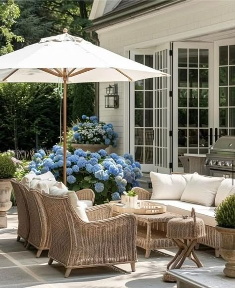 Patio Inspiration, Outdoor Sofa Sets, Chic Spaces, Virtual Design, Southern Home, Back Patio, Outdoor Rooms, House Inspo, Dream Home Design