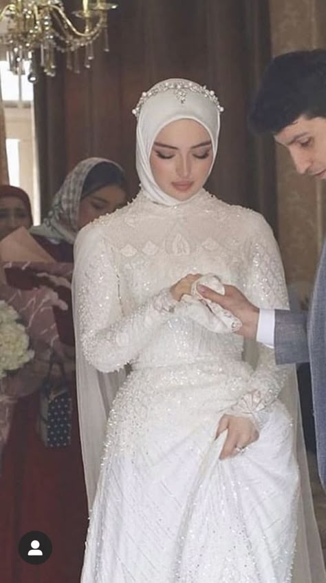 Hijabi Wedding Dress, Wedding Hijab Styles, Hijabi Wedding, Bridal Hijab Styles, Baju Kahwin, Hijabi Brides, Muslimah Wedding Dress, Nikah Dress, Muslimah Wedding