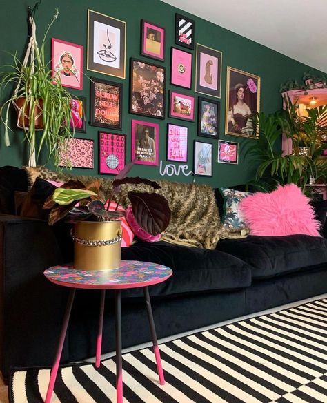 Quirky Living Room, Maximalist Home, Bed Design Modern, Maximalist Decor, Apartment Decor Inspiration, Salon Decor, Living Room Inspo, A Living Room, Eclectic Home