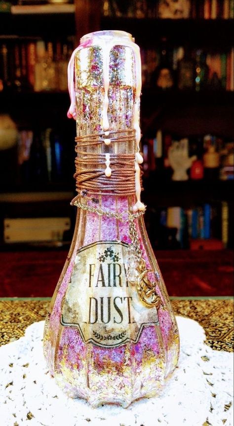 Potion Bottle Ideas, Fantasy Potions Bottles, Potion Bottles Aesthetic, Potion Bottles Diy, Witch Potion Bottles, Diy Potion Bottles, Victorian Bottles, Witch Bottle, Halloween Potion Bottles