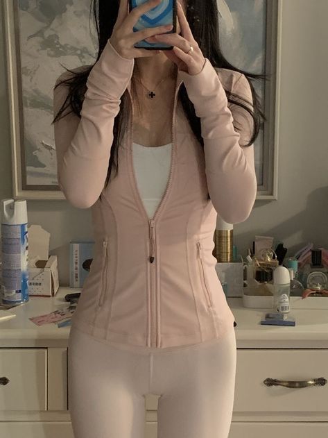 Lululemon Outfit Korean, Gym Outfit Lululemon, Lululemon Girl Aesthetic, Sport Outfits Aesthetic, Lululemon Aesthetic Outfits, Coquette Lululemon, Lululemon Outfit Aesthetic, Lululemon Clothes, Lululemon Fits