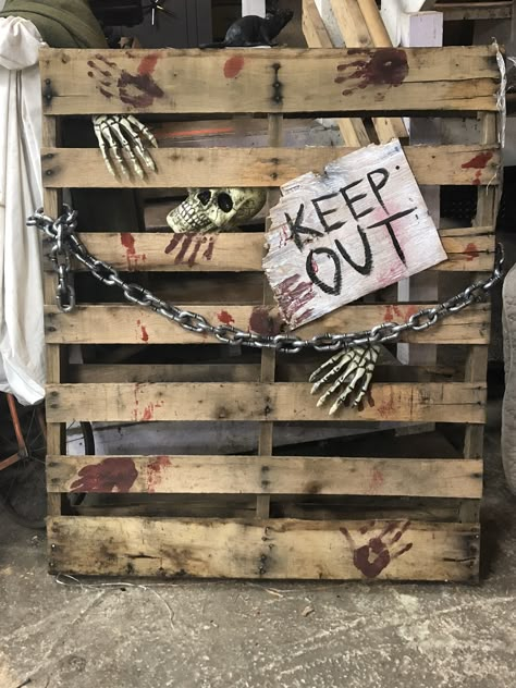 Pelottava Halloween, Scary Halloween Decorations Outdoor, Scary Halloween Decorations Diy, Dekorasi Halloween, Uhyggelig Halloween, Halloween Diy Outdoor, Halloween Decor Diy, Halloween Outside, Halloween Fest