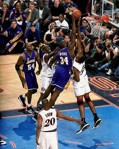 On this date in 2001, @shaq and the @Lakers beat the 76ers in Game 5 of the Finals to complete the most dominant playoff run (15-1, .937 winning percentage) in @NBA history. Shaq Dunk, 2001 Nba Finals, Nba Old School, Dikembe Mutombo, Basketball Is Life, Usa Basketball, Basketball Legends, Shaquille O'neal, Philadelphia 76ers