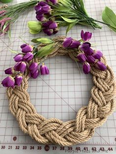 Easy Spring Wreath, Couronne Diy, Wreath Diy Christmas, Dekoratívne Vence, Rope Wreath, Spring Wreath For Front Door, Diy Christmas Wreaths Ideas, Diy Spring Wreath, Christmas Wreaths Ideas