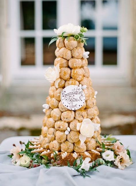 French Wedding Cake, French Wedding Cakes, French Themed Wedding, Rustic Tableware, Flower Desserts, Profiterole, Elegant Wedding Themes, Wedding Cake Alternatives, Small Wedding Cakes